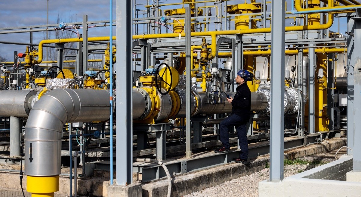 Italy deficit at 3.1% breaches EU ceiling in setback for Meloni