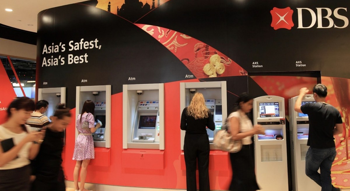 DBS's 6% yield coupled with clear message and steady growth attract investors 