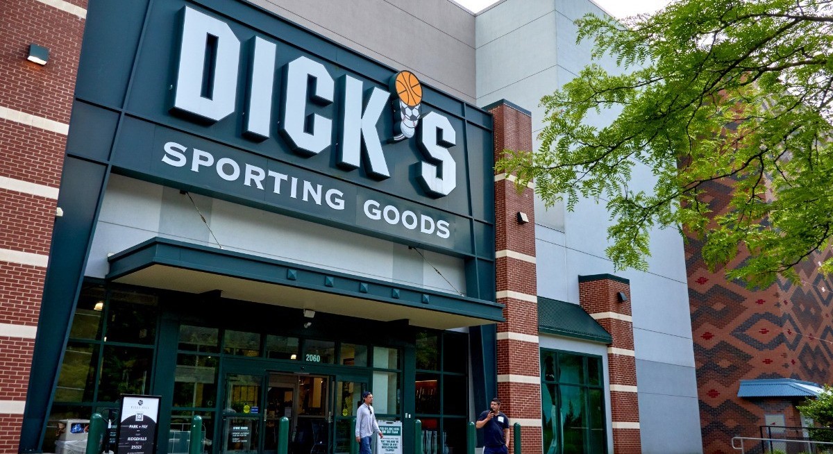 Dick’s expects 2-4% sales growth at namesake stores, Foot Locker