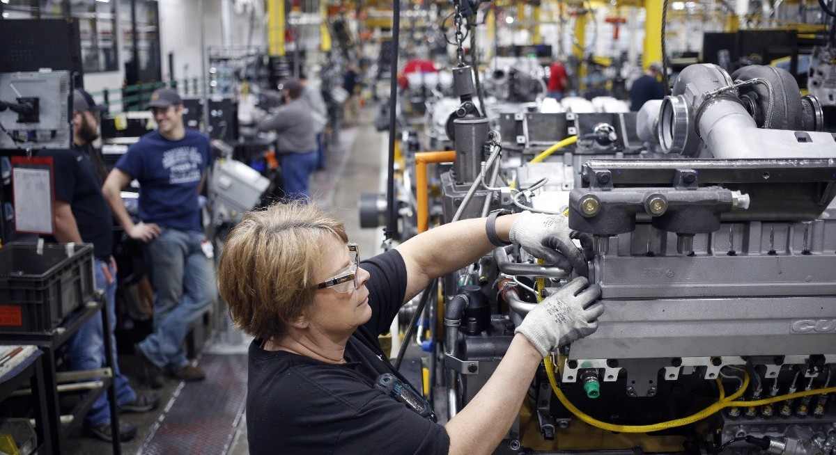 US productivity tops forecast in 4Q as firms seek to contain costs