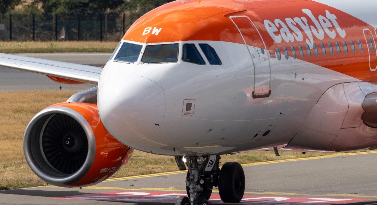 EasyJet gets £5.7 bil bid from Apollo, outshining that by Castlelake