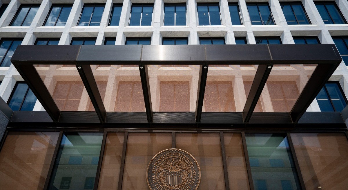 Fed minutes show US officials saw two-sided risks from Iran war