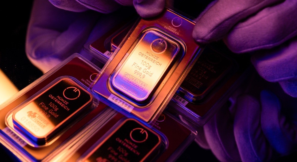 Gold extends gains above US$5,000 as debasement trade gathers pace