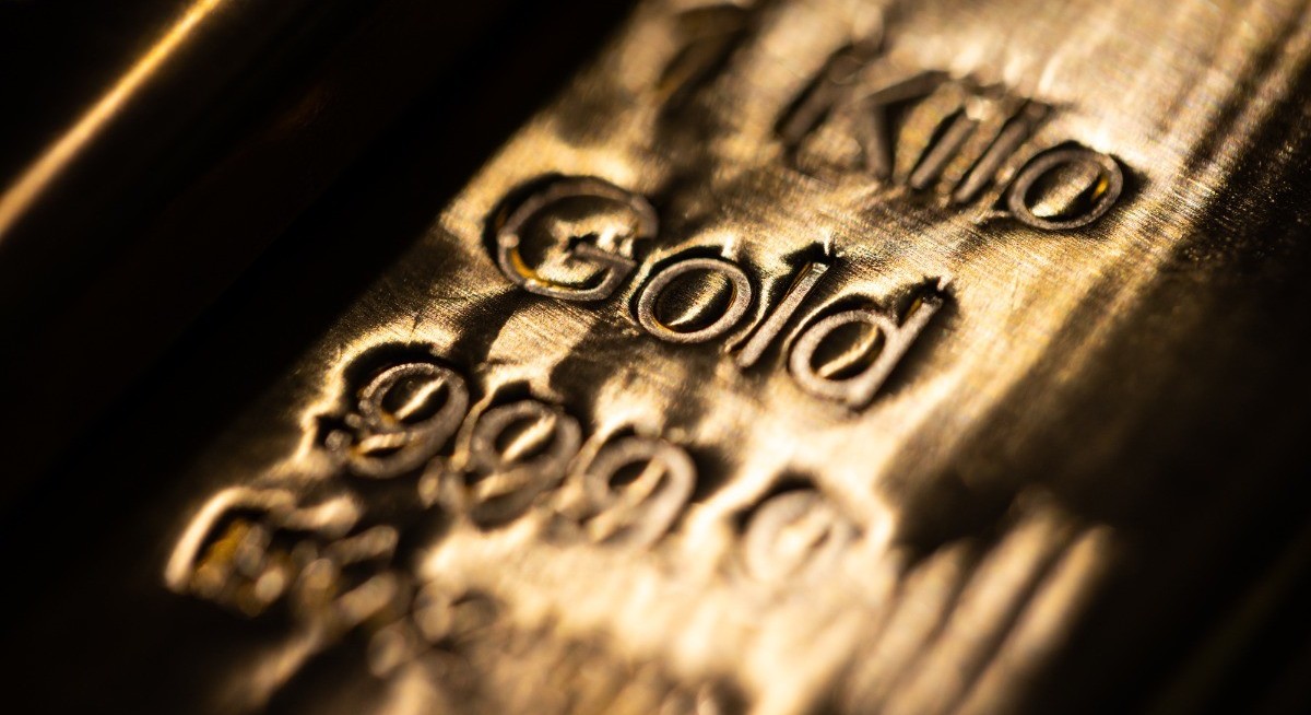 Gold climbs as push for US-Iran diplomacy eases inflation risks