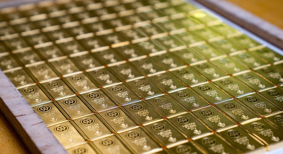 Gold edges lower as attempts to restart US-Iran talks falter