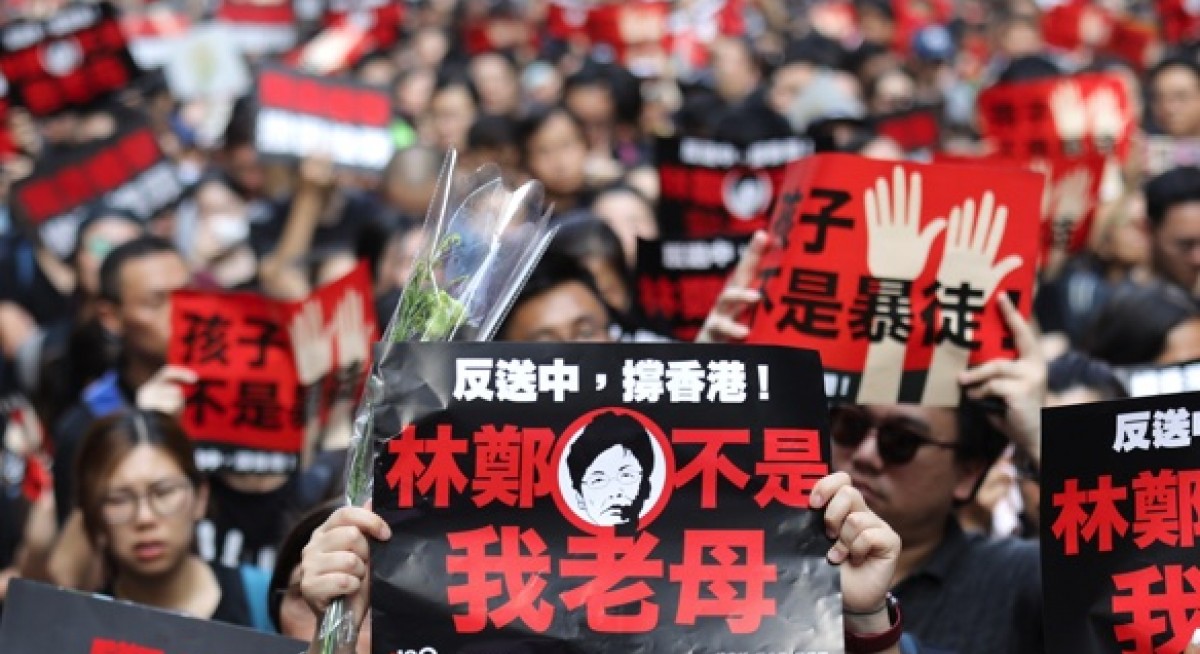 Protesters block main roadways in Admiralty: Hong Kong
