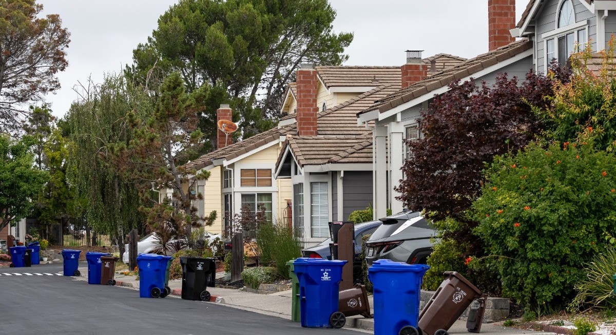 US mortgage rates fall to lowest in month as Mideast tensions ease