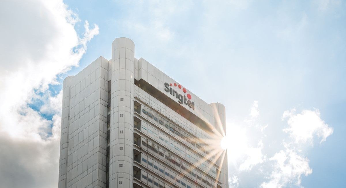 Singtel taps Airtel cash machine; sells 0.8% of stake for $1.5 bil