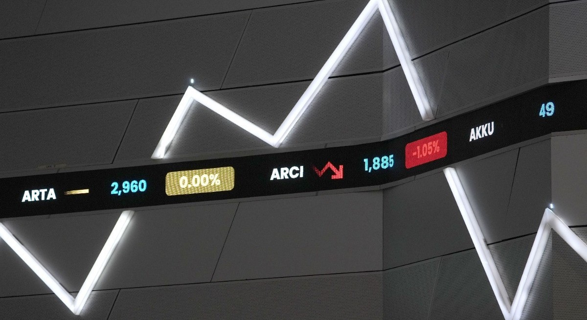 Indonesia faces record share sales to meet free-float goal