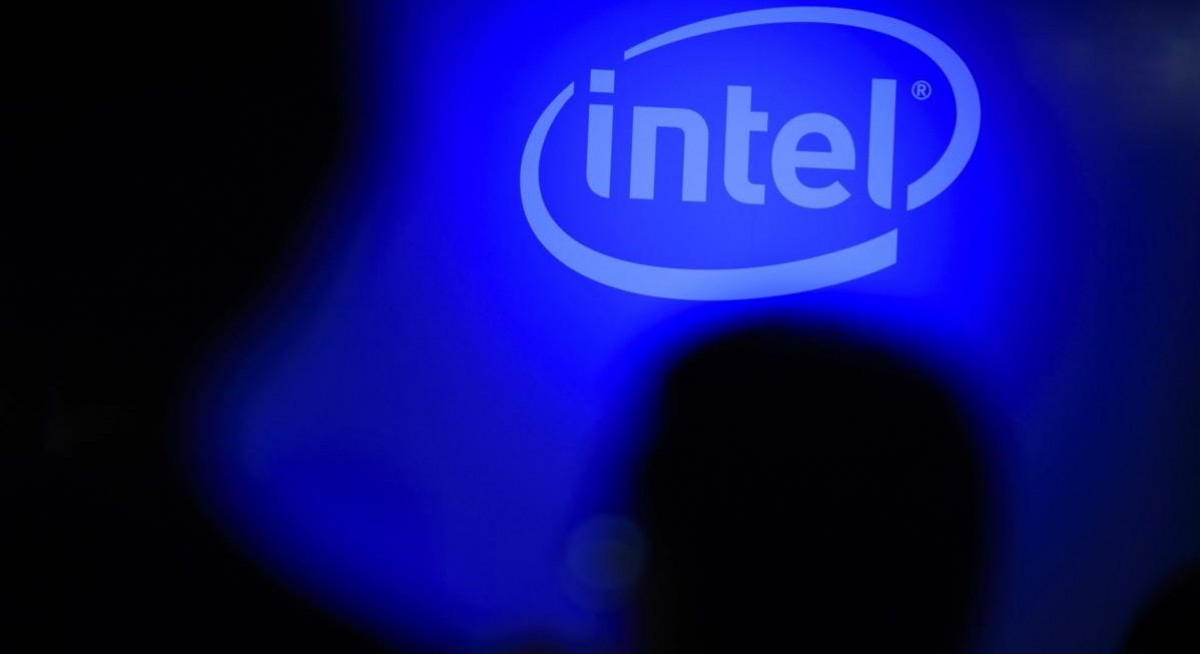 Intel server-chip woes drag on sales forecast; shares drop