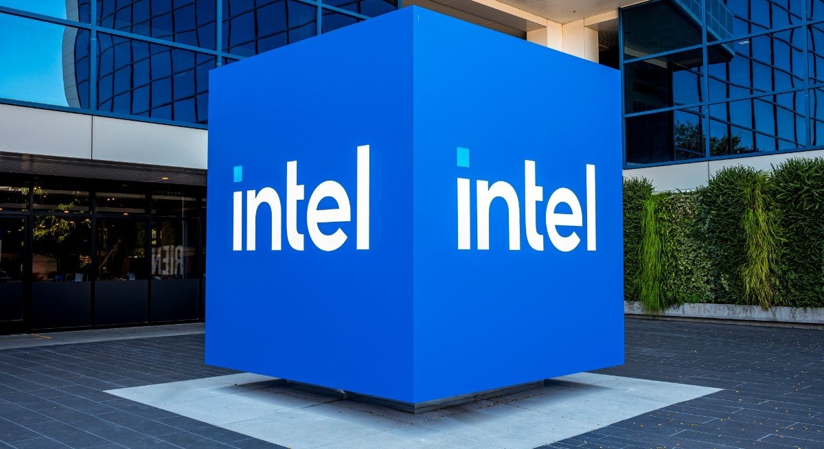 Nasdaq 100, S&P 500 finish at record on Intel’s blowout results