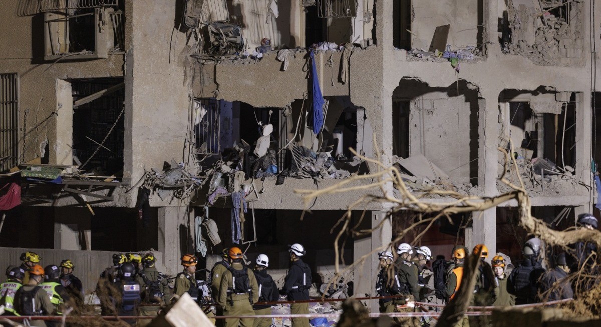 Stocks rise, oil sinks as Trump eases Iran threats