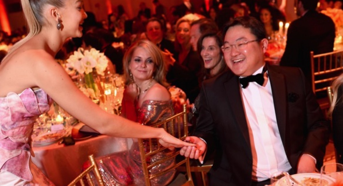 Dr M can't confirm reports of Jho Low's detention in China; arrest warrants for ex-1MDB executives Loo and Tang issued