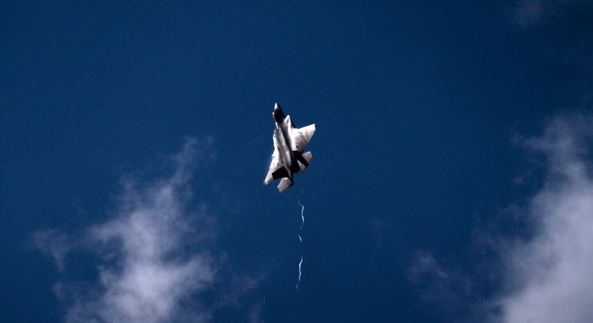 Lockheed shares hit new high on missile deal, upbeat outlook