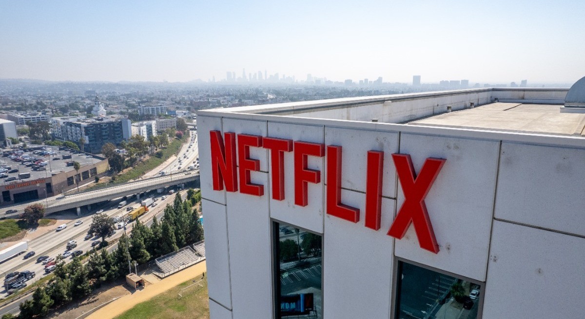 Netflix weighing bid for Warner Bros studio and streaming — report