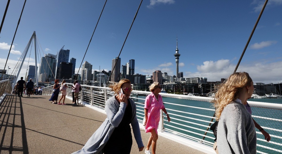 New Zealand keeps key rate on hold as fuel surge fans inflation