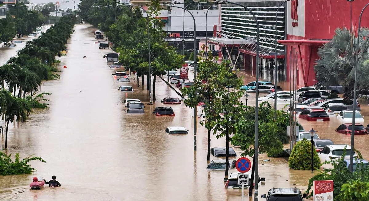 Vietnam flood deaths reach 90 as damage sweeps central region