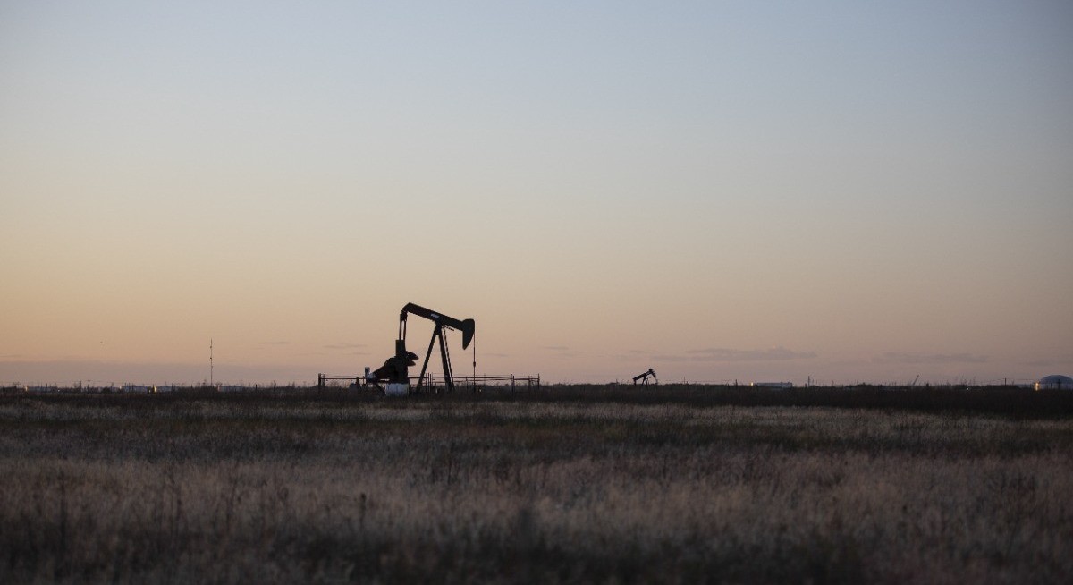 Oil rises after three-day drop with US-Iran talks in focus