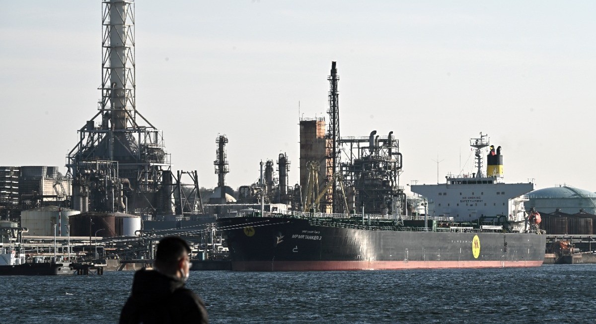 Japan set to secure more oil imports in May after April slump