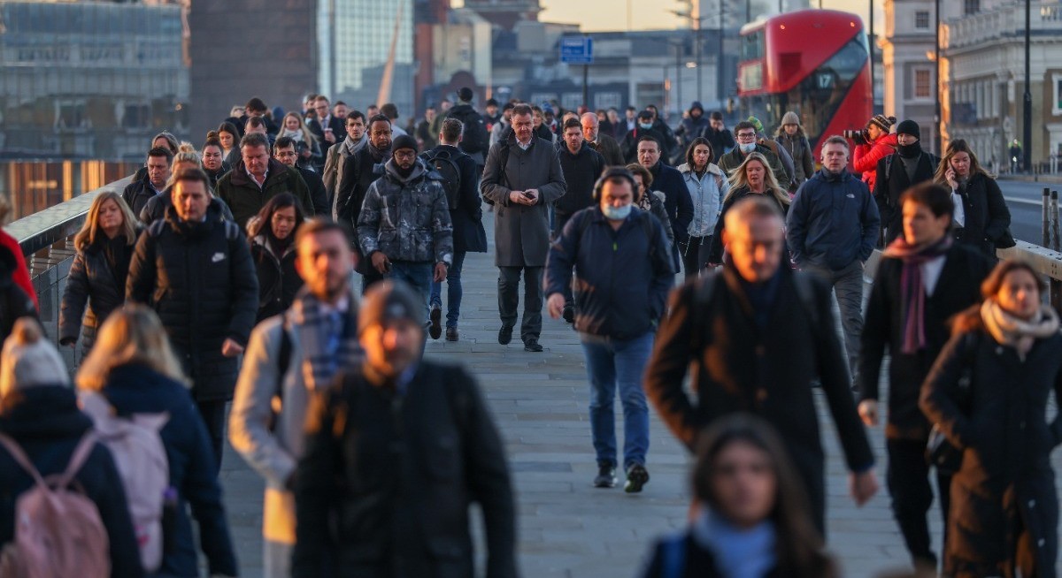 Recruiters in UK face another bleak year with tough jobs market, AI risk