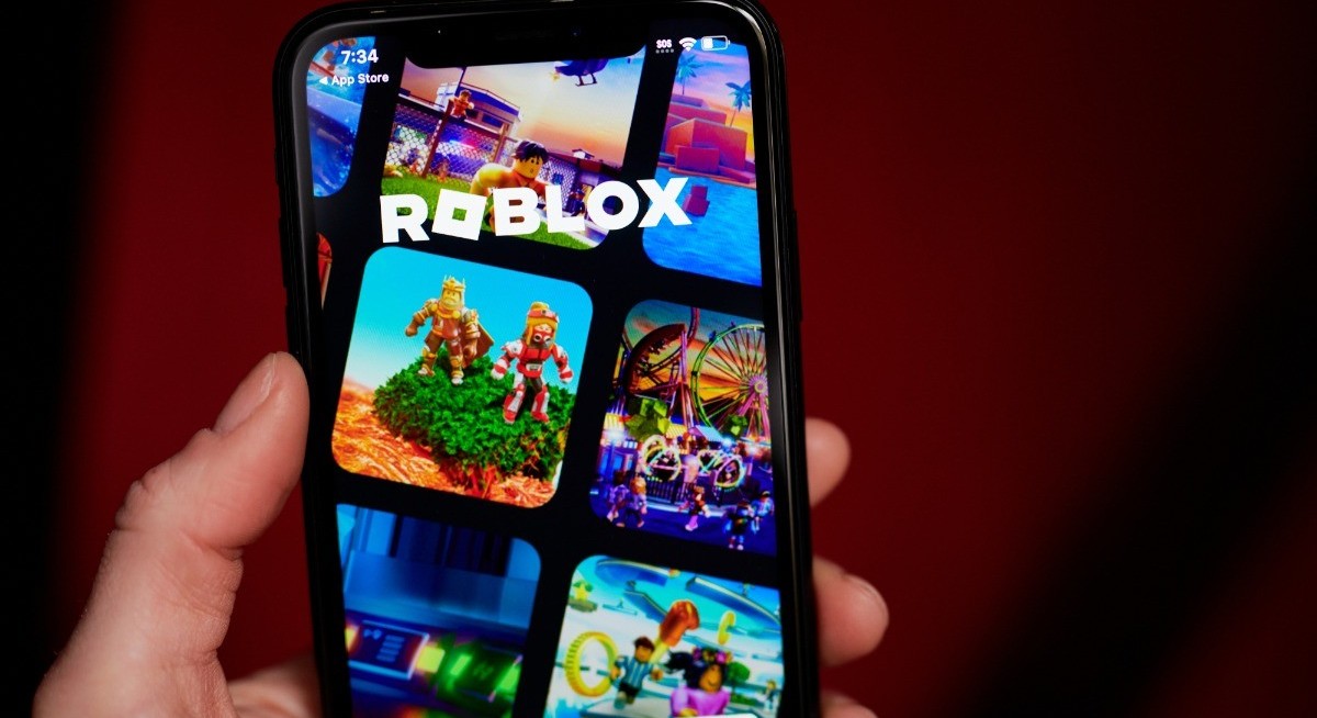 Roblox shares jump after users, bookings beat estimates