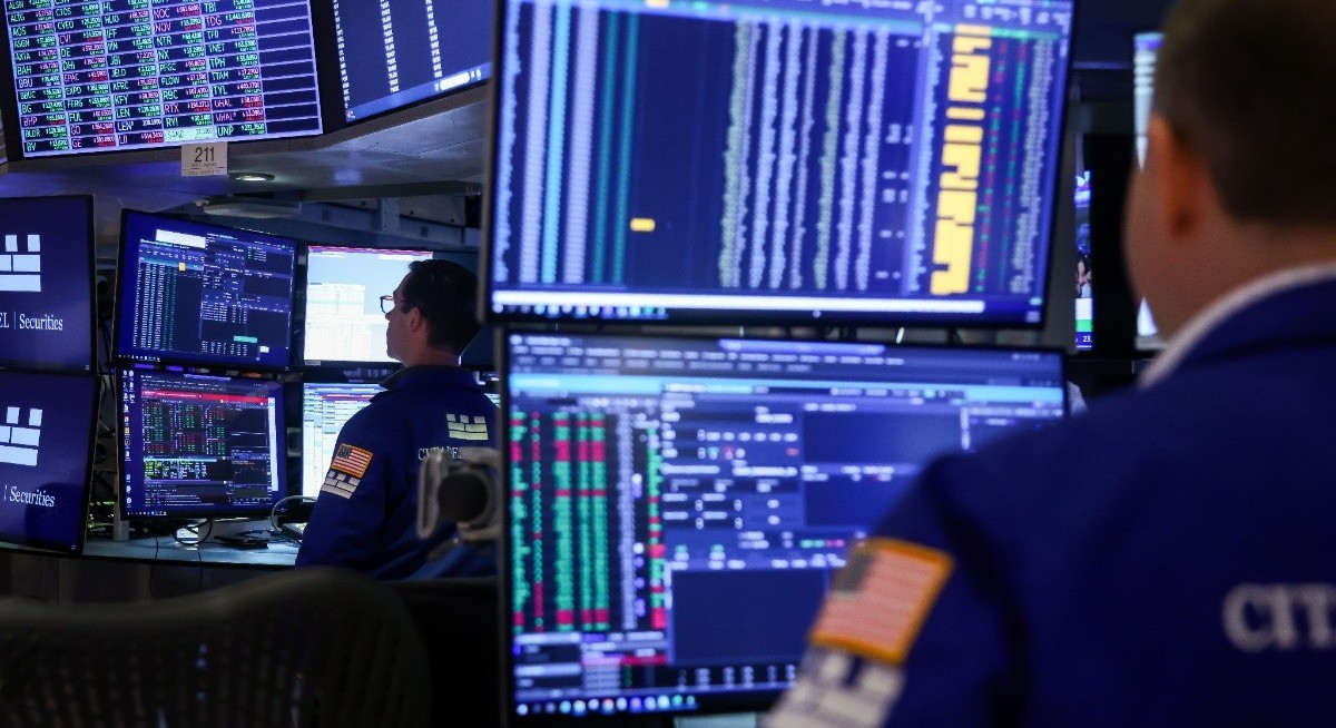 US stocks trim gains after S&P 500 hits 7,000-point mark