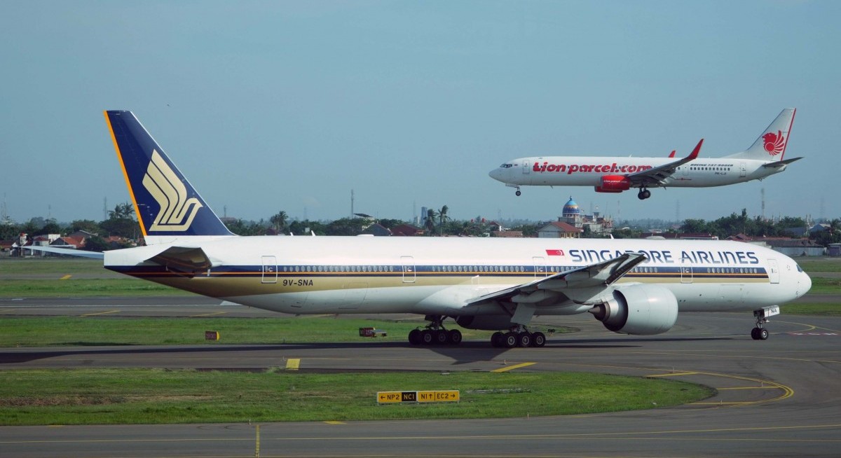 SIA closes 7.4% lower, erasing three weeks’ worth of gains