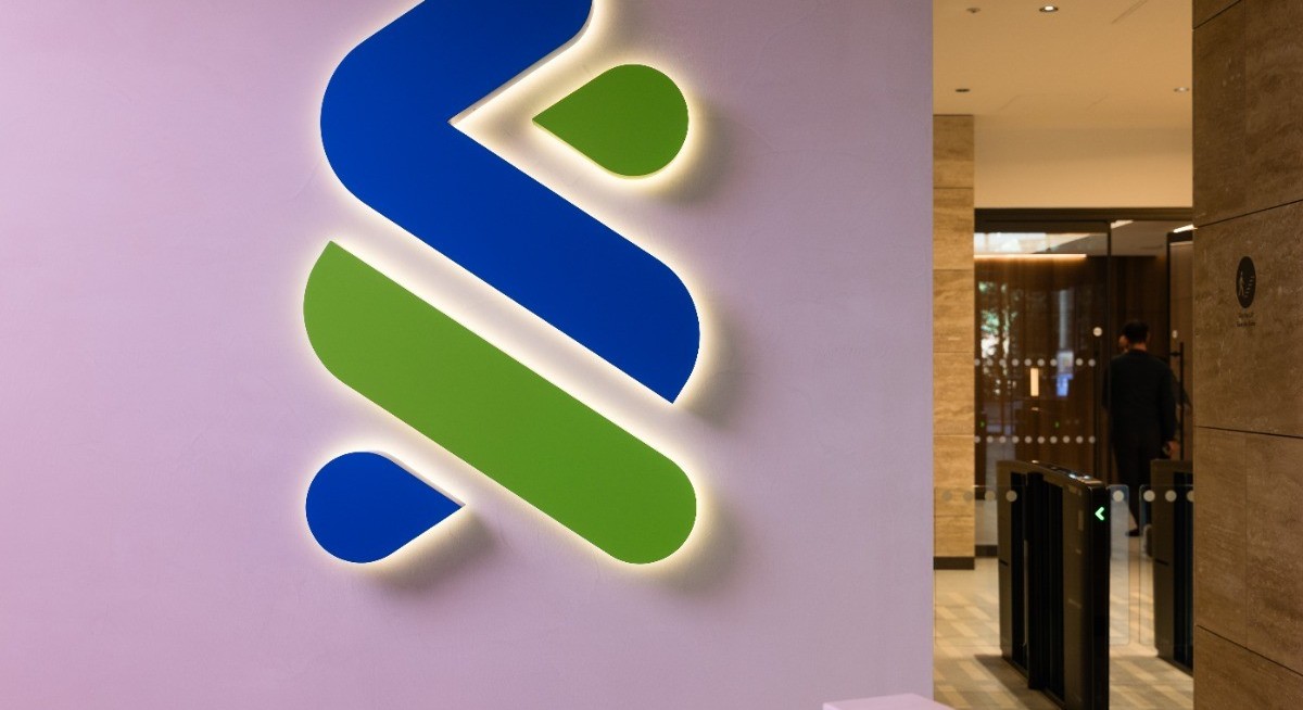 StanChart unveils US$1.5 bil share buyback as profit misses