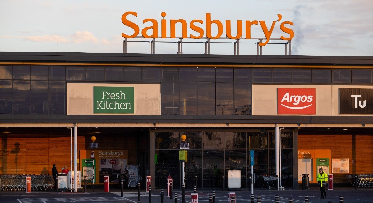 Sainsbury’s boosts outlook with bargain-hunting shoppers seen lifting sales