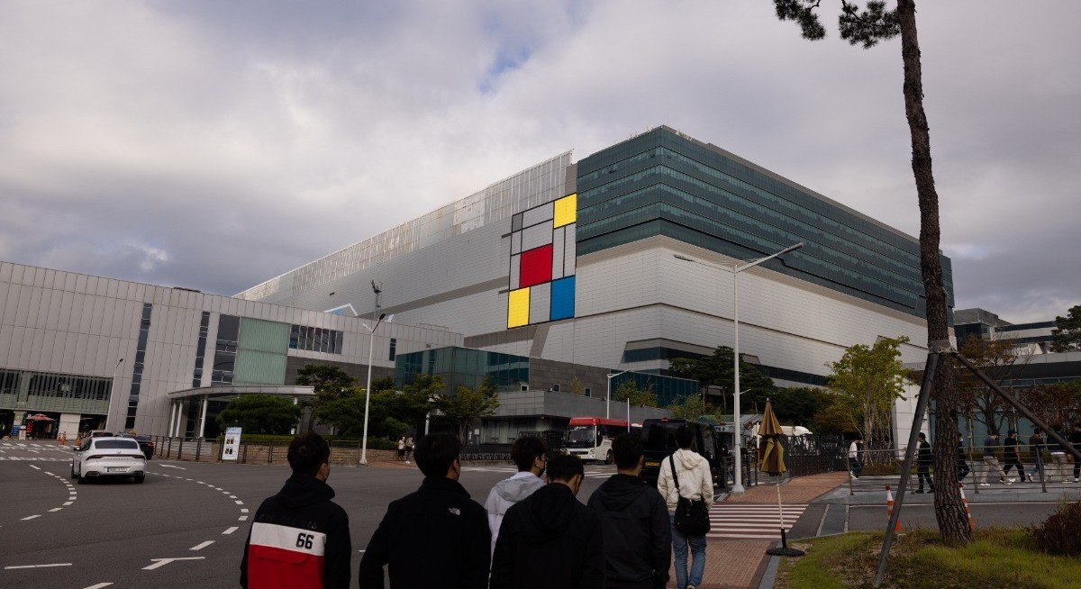 Samsung reaches 11th-hour deal with union to avoid strike