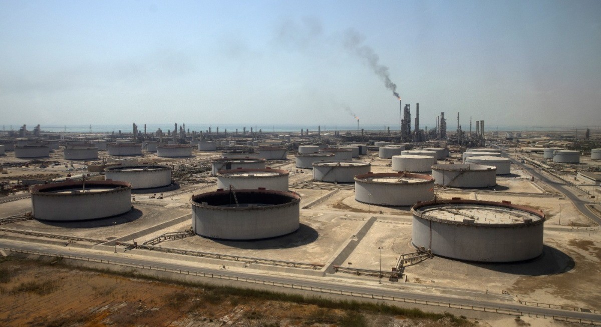 Oil deepens slide as Saudi exports reach 90% of pre-war levels