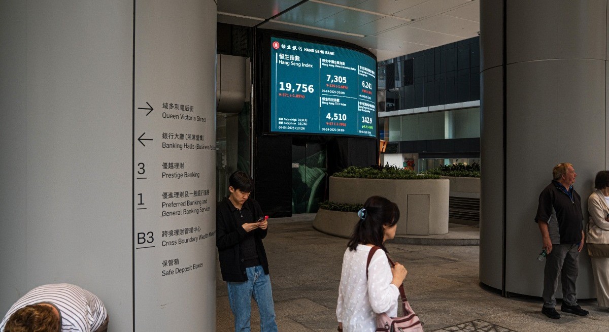 Chinese stocks in Hong Kong extend slump to enter bear market