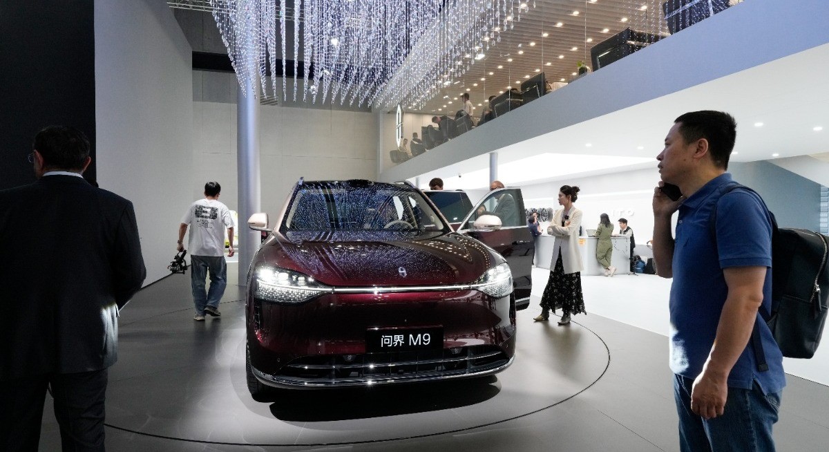 Chinese luxury vehicle maker Seres falls in Hong Kong debut after US$1.8b listing