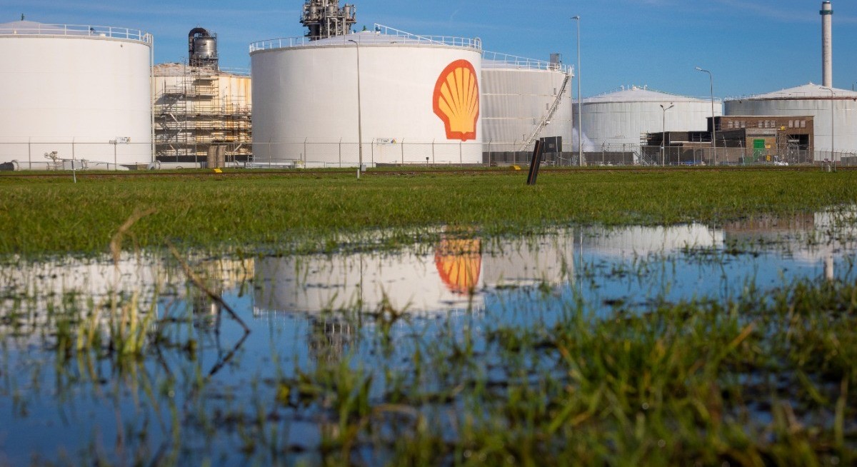 Shell in talks with Adnoc, others over Australian LNG stake sale — Bloomberg