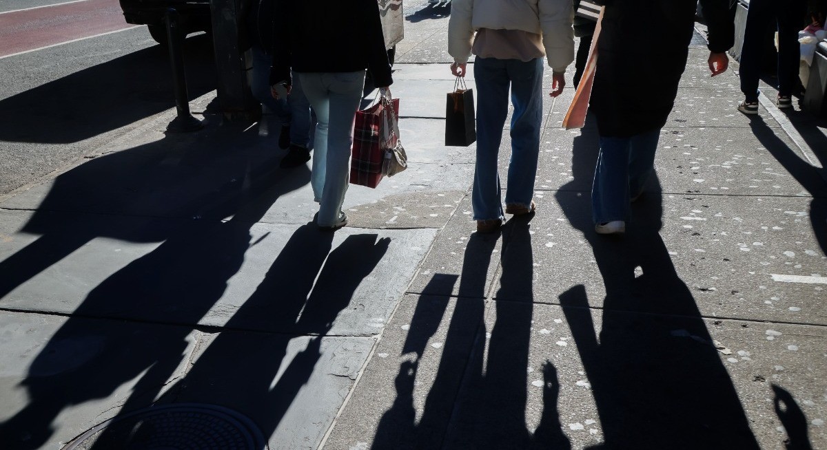 US consumer confidence drops to lowest level since 2014