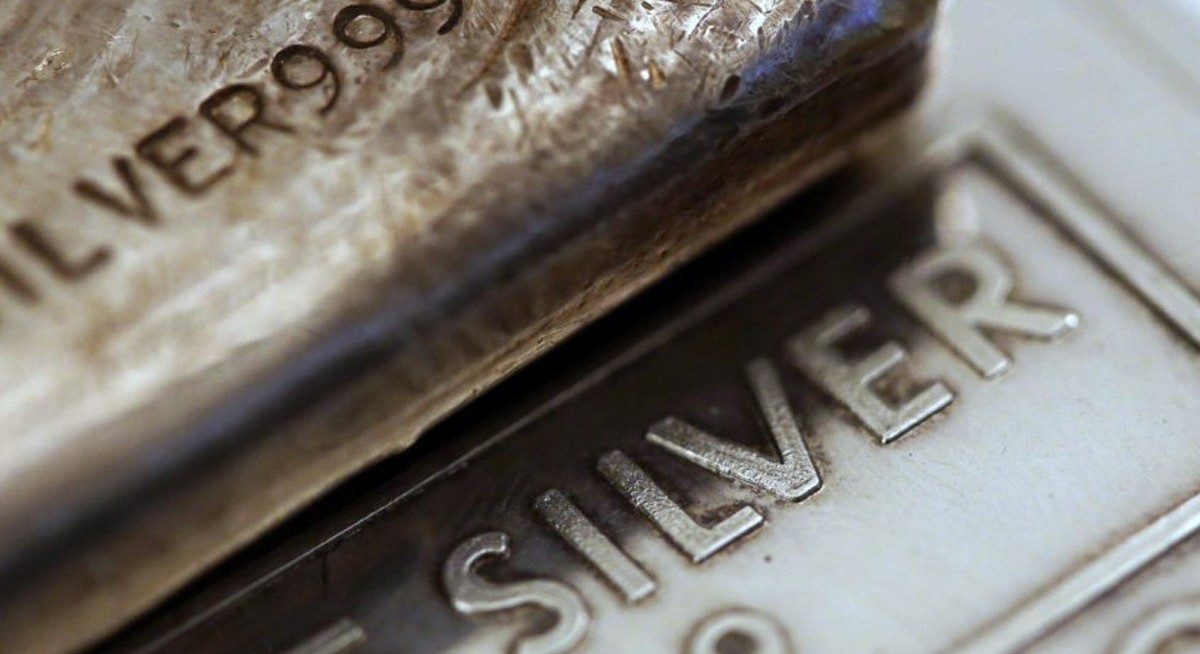 Asian stocks climb with tech leading; silver advances