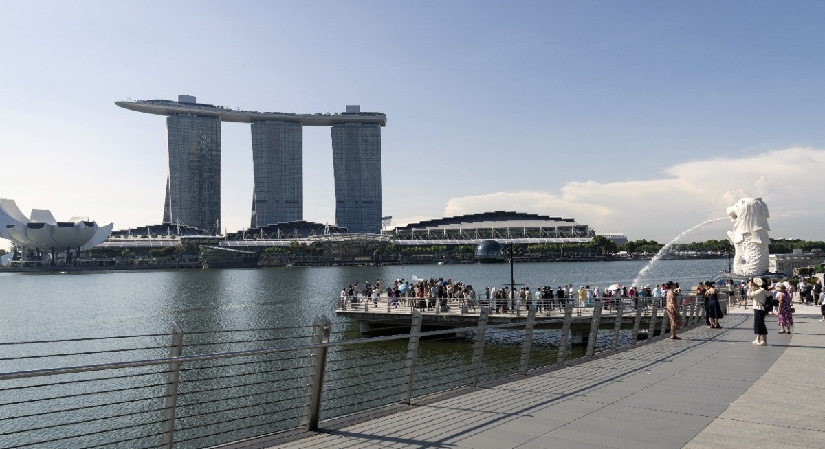 Singapore bonds ride out crude oil surge as other havens falter