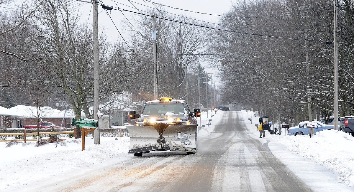 Snow storm disrupts holiday travel at New York City airports