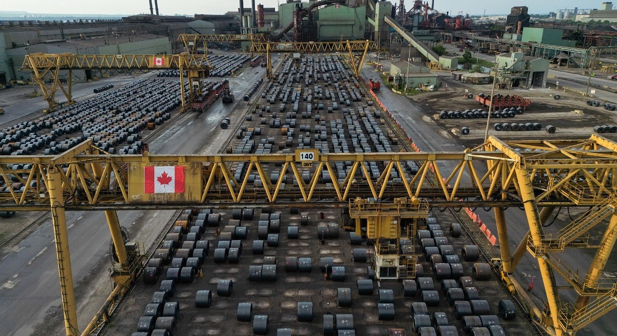 Canada GDP shrinks 0.6% in 4Q as inventory drops