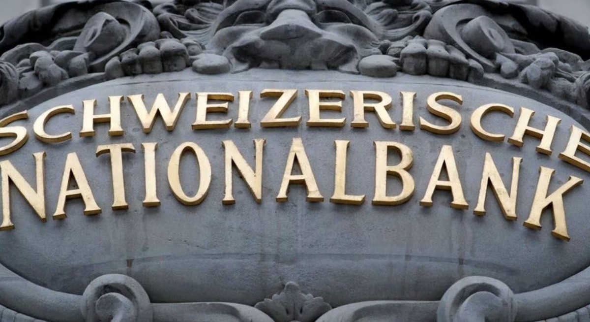 Swiss inflation barely above zero again keeps pressure on Swiss National Bank
