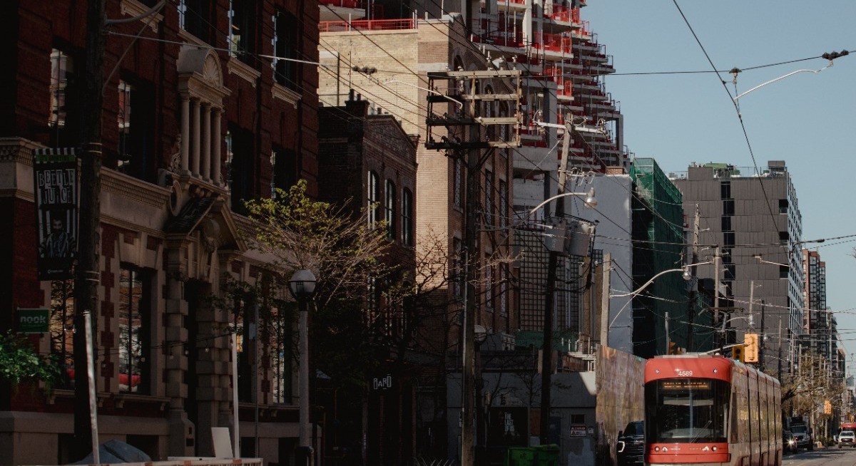 Toronto home prices continue to slide as listings stay elevated