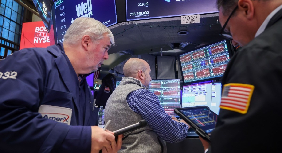 Wall Street pares slide as oil whipsaws on US-Iran talks
