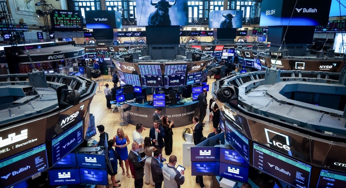 US stocks rebound as jobs, services data outweigh Iran concerns