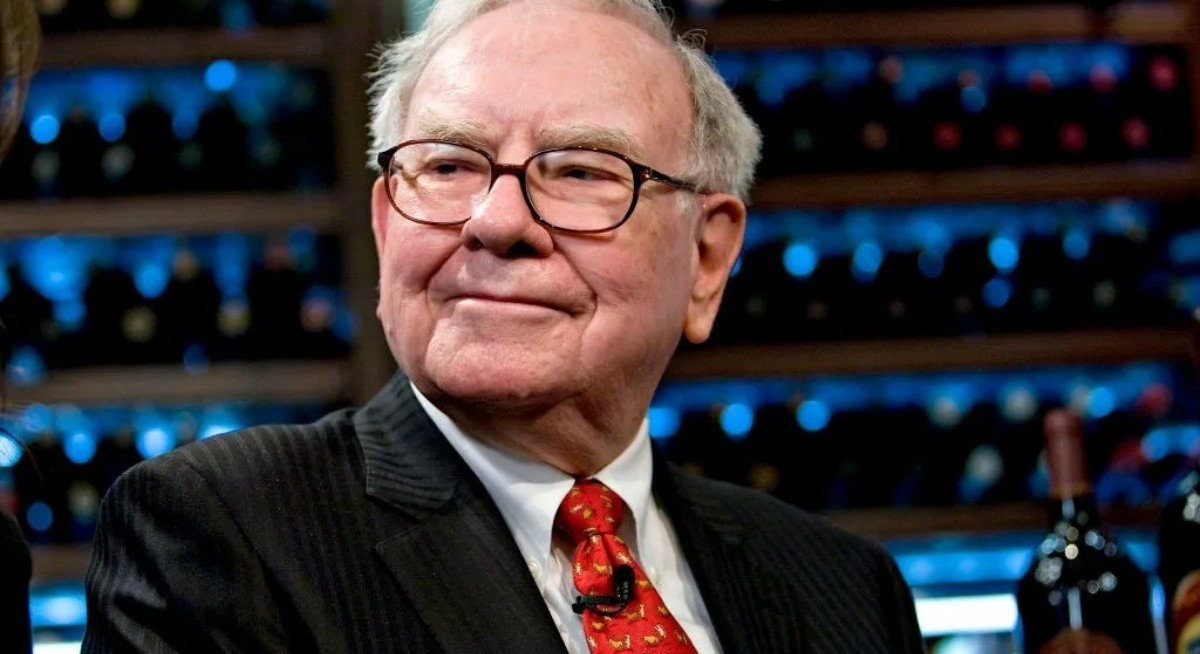 Buffett’s Berkshire Hathaway cash pile soars to US$382b
