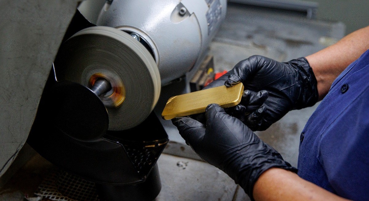 Silver and platinum plunge to extend big spike in volatility