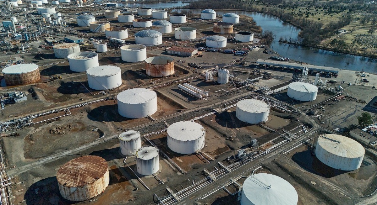 World races to shield oil flows after supplies hit by Iran war