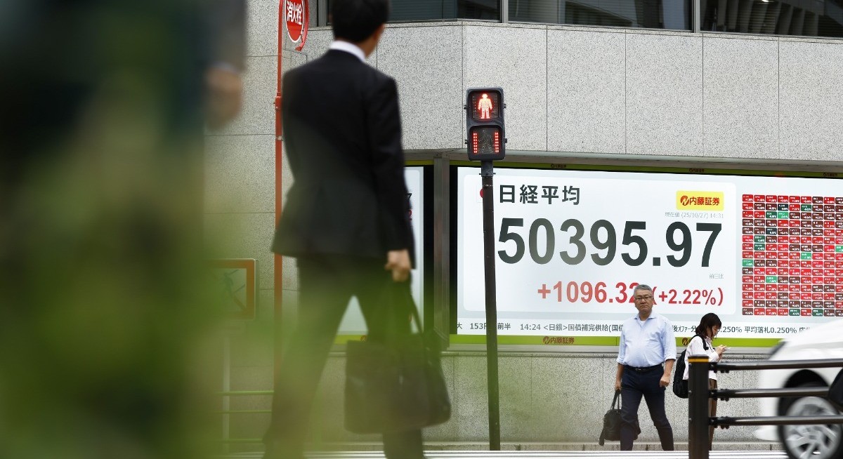 Asian stocks erase gains as Chinese shares decline