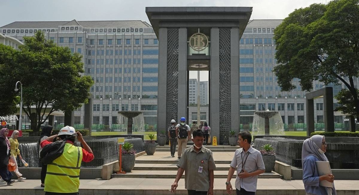 Bank Indonesia holds key rate again but signals openness to cuts