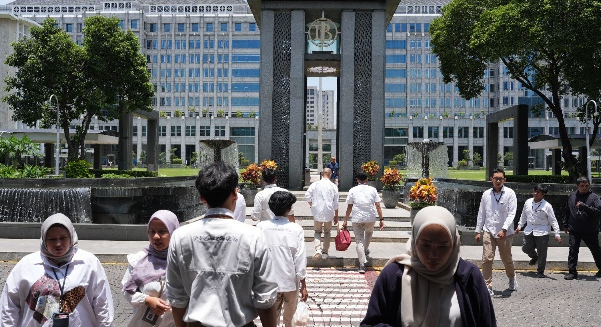 Indonesia tightens FX rules, supports rupiah with hawkish hold