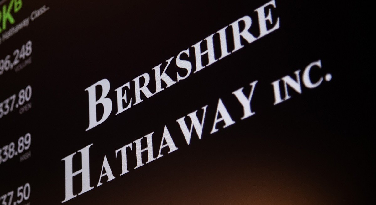 Berkshire sounds out yen bond sale following Tokio Marine deal